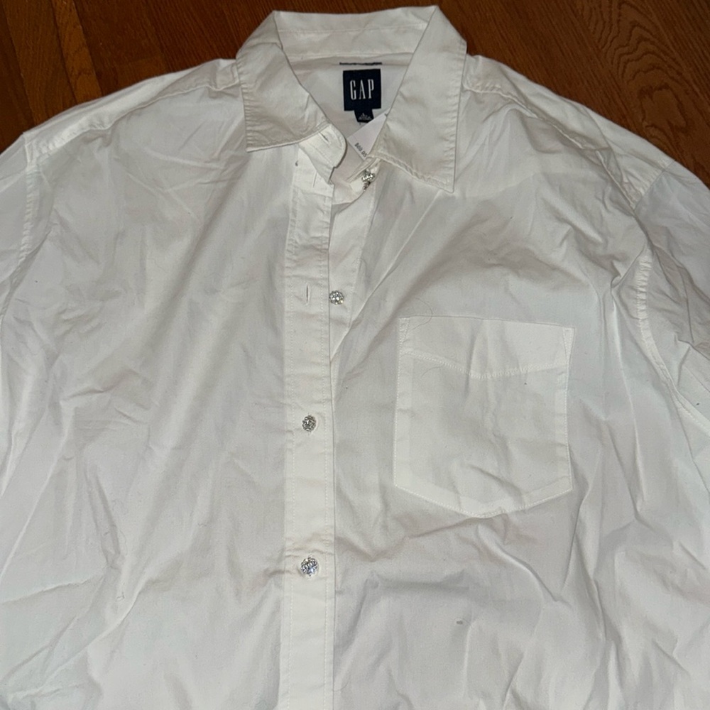 NWT GAP BIG SHIRT WITH BEAUTIFUL FRONT BUTTONS